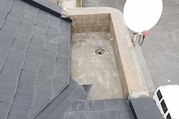 屋上やベランダなどの防水処理は、年々劣化していきます。
