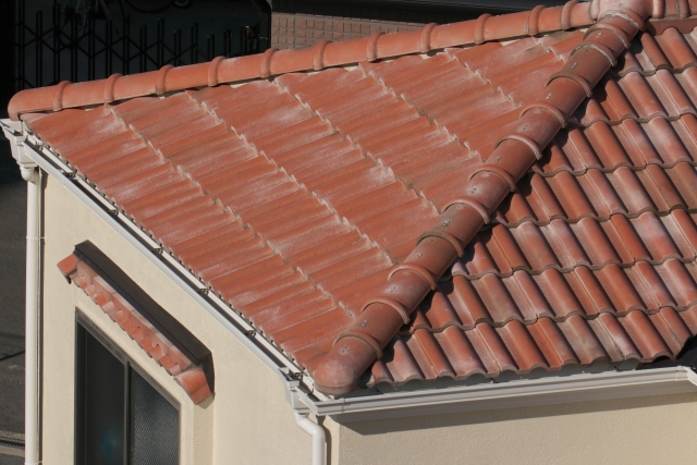 セメント瓦の屋根のひび割れ・剥がれ等の修理方法